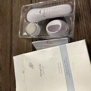 NIB Avon ANEW Clean Cleansing Brush Battery Operated - All Skin Types